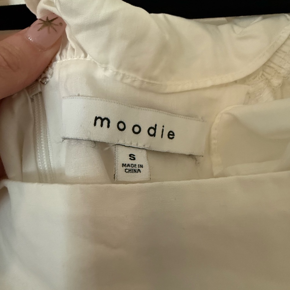 Moodie Cream Ruffled Blouse - Picture 2 of 8